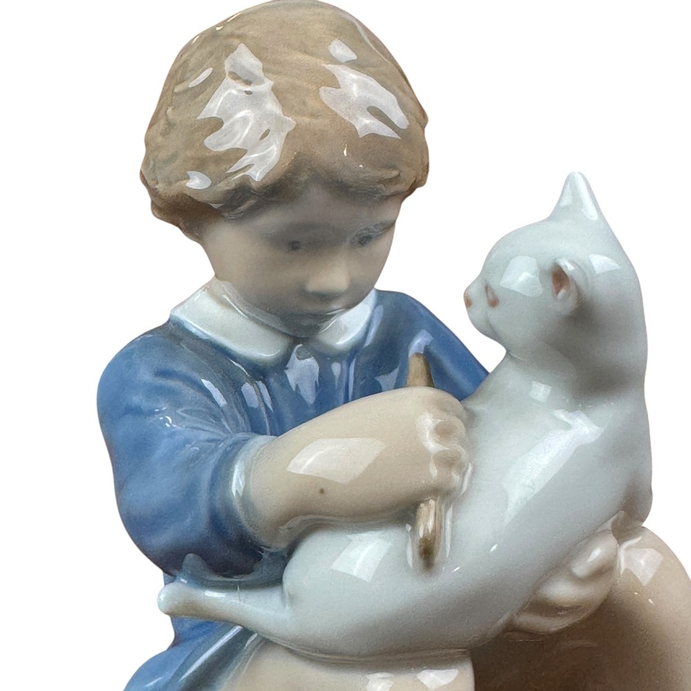 Royal Copenhagen Girl with Cat Porcelain Figurine 4631 1970s John Galster - Picture 10 of 12